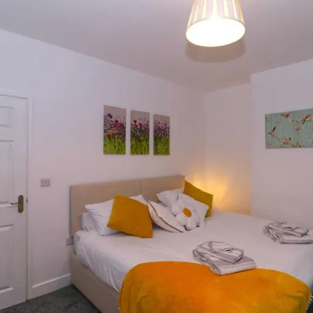 Rydal House 2 Bedroom House With Upstairs Bathroom Newton-le-Willows Room photo