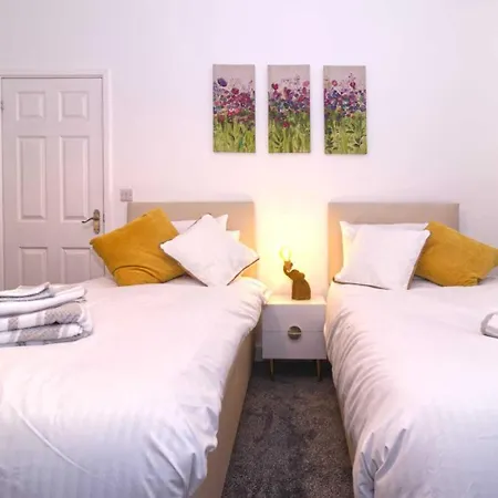 Rydal House 2 Bedroom House With Upstairs Bathroom Newton-le-Willows Room photo