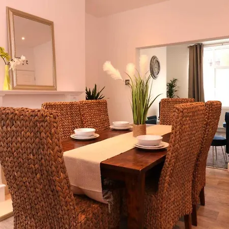 Rydal House 2 Bedroom House With Upstairs Bathroom Newton-le-Willows Room photo