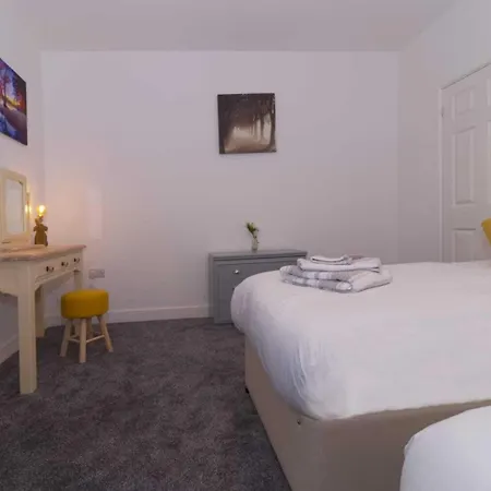 Rydal House 2 Bedroom House With Upstairs Bathroom Newton-le-Willows Room photo