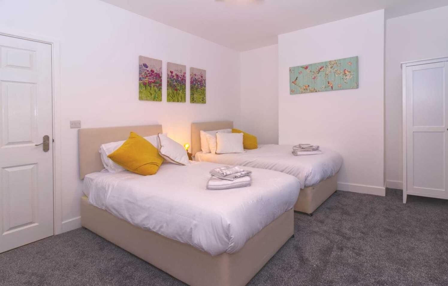 Rydal House 2 Bedroom House With Upstairs Bathroom Newton-le-Willows