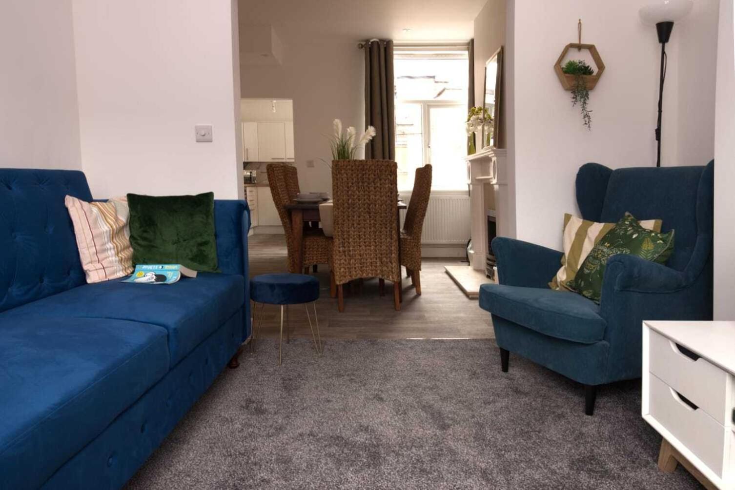 Rydal House 2 Bedroom House With Upstairs Bathroom Holiday home Newton-le-Willows